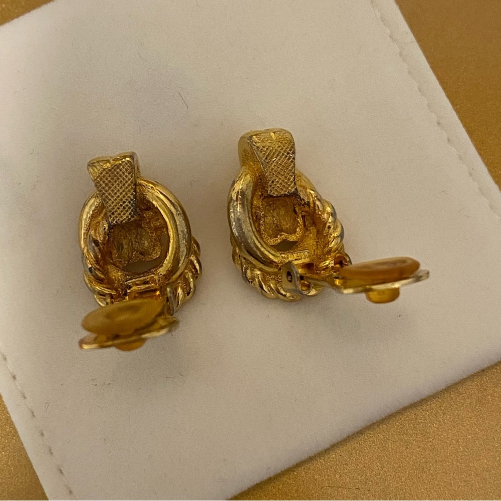 Vintage Elegant Signed Burberrys Gold Knot Earrings - Picture 7 of 8